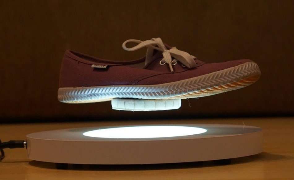 Magnetic Levitation Display - 3-4cm Levitation Gap - Supports Up To 500g - Inbuilt Light