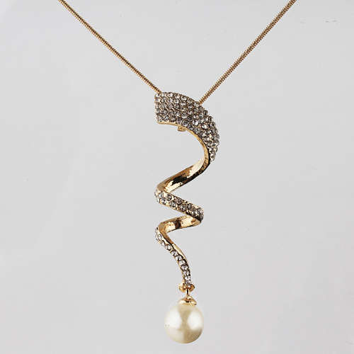 ONE UNIQUE TWIRLEY DESIGN 18 KT GOLD PLATED AUSTRALIAN CRYSTAL NECKLACE WITH CHAIN