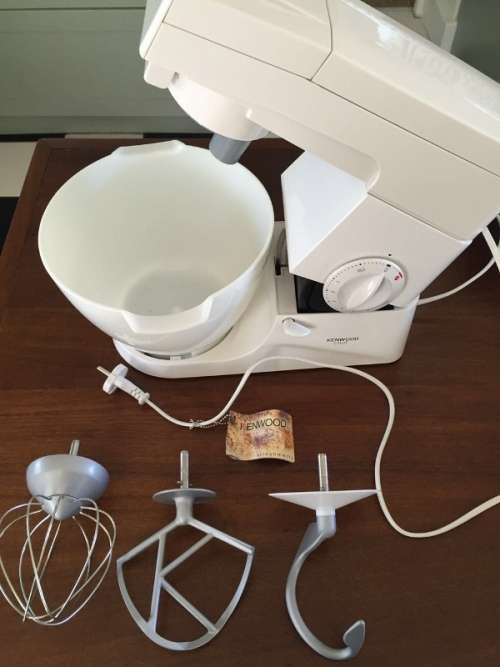 KENWOOD CHEF WITH 3 ATTACHMENTS STILL WORKING !