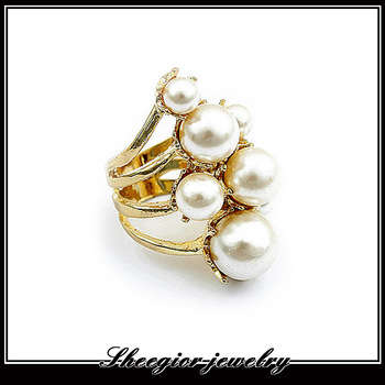 18  KT GOLD PLATED FAUX PEARL PARTIE RING SIZE 6