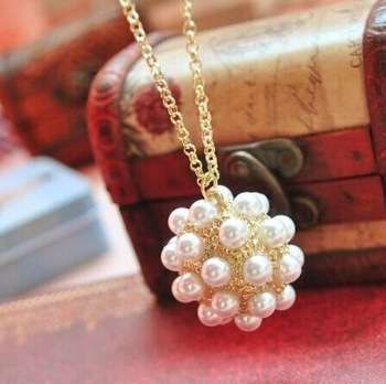 ELEGANT  FAUX PEARL BALL NECKLACE WITH CHAIN