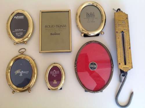 Balance pocket scale and brass frames