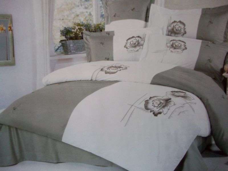 NEW ARRIVALS!!! 4 PIECE QUEEN SIZE CLASSIC 100% COTTON WHITE AND GREY EMBROIDERY DUVET COVER SET