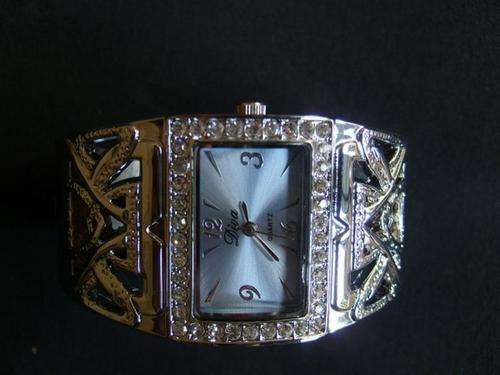 STUNNING LADYS DIVA BRACELET WATCH !!! LIGHT BLUE FACE (EXELLENT QUALITY)