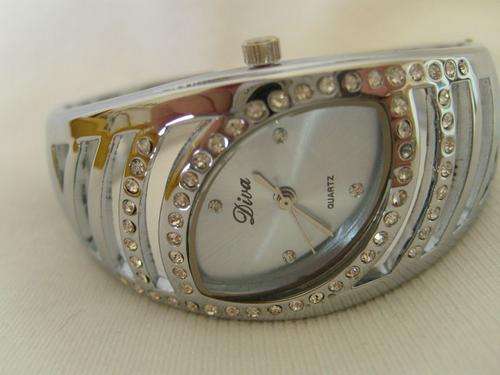 STUNNING LADYS DIVA BRACELET WATCH !!! LIGHT BLUE FACE (EXELLENT QUALITY)