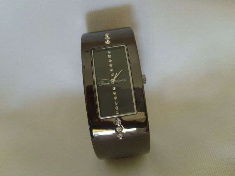 STUNNING LADYS DIVA BRACELET WATCH !!! (EXELLENT QUALITY)