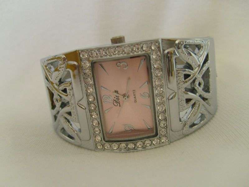 STUNNING LADYS DIVA BRACELET WATCH !!! PINK FACE (EXELLENT QUALITY)