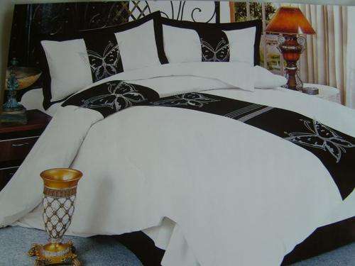6 PICE DOUBLE BED SIZE WONDERFUL EMBROIDED DUVET COVER SET (COLOUR BLACK & WITHE)