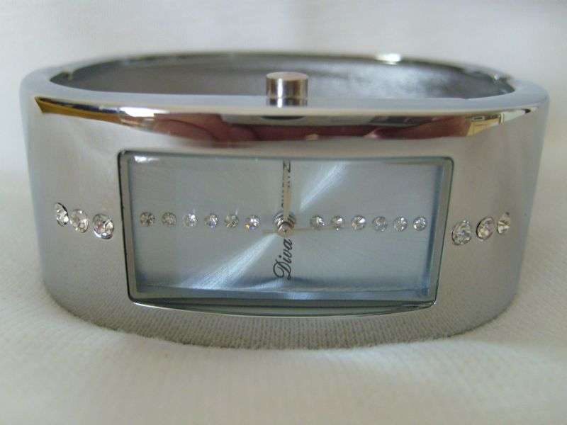 STUNNING LADYS DIVA BRACELET WATCH !!! LIGHT BLUE FACE (EXELLENT QUALITY)