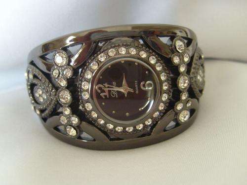 CHRISTMAS IS ON THE WAY!!!STUNNING LADYS DIVA BRACELET WATCH !!! (EXELLENT QUALITY)