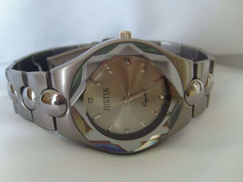 STUNNING JUSTIN STAINLESS STEEL GENT WATCH (EXELLENT QUALITY)