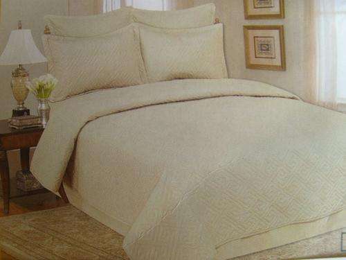 6 PIECE QUEEN SIZE POLYCOTTON BEDSPREAD SET COLOUR=CREAM ( FULLY EMBROIDED)
