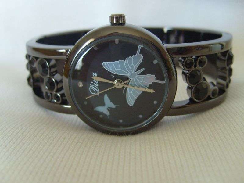 STUNNING LADYS DIVA BRACELET WATCH !!! (EXELLENT QUALITY)