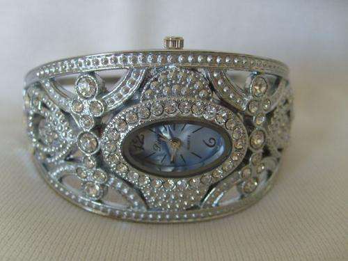 STUNNING LADYS DIVA BRACELET WATCH !!! MARBLE LIGHT BLUE FACE (EXELLENT QUALITY)