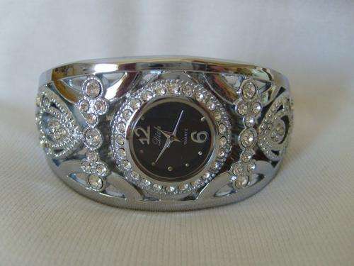 STUNNING LADYS DIVA BRACELET WATCH (BLACK FACE) !!! (EXELLENT QUALITY)
