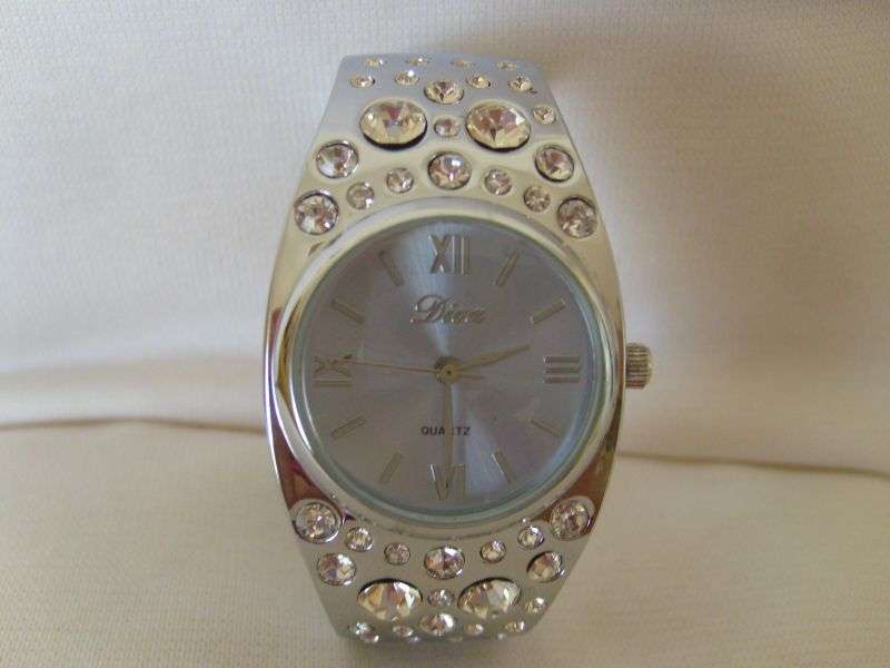 STUNNING LADYS DIVA BRACELET WATCH !!! LIGHT BLUE FACE (EXELLENT QUALITY)