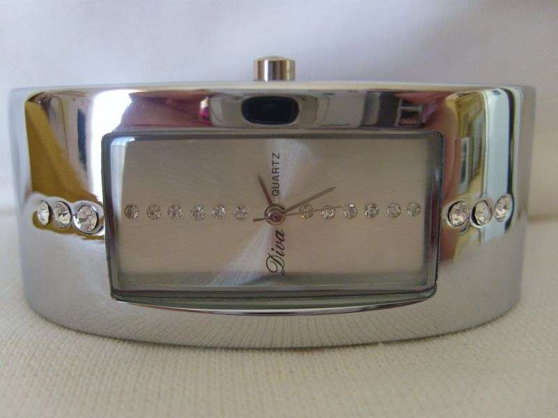 STUNNING LADYS DIVA BRACELET WATCH !!! WHITE FACE (EXELLENT QUALITY)