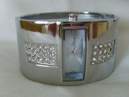 STUNNING LADYS DIVA BRACELET WATCH !!! LIGHT BLUE FACE (EXELLENT QUALITY)