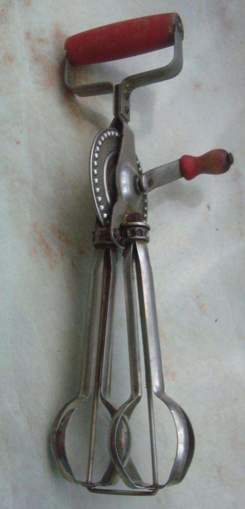 VINTAGE EGG BEATER