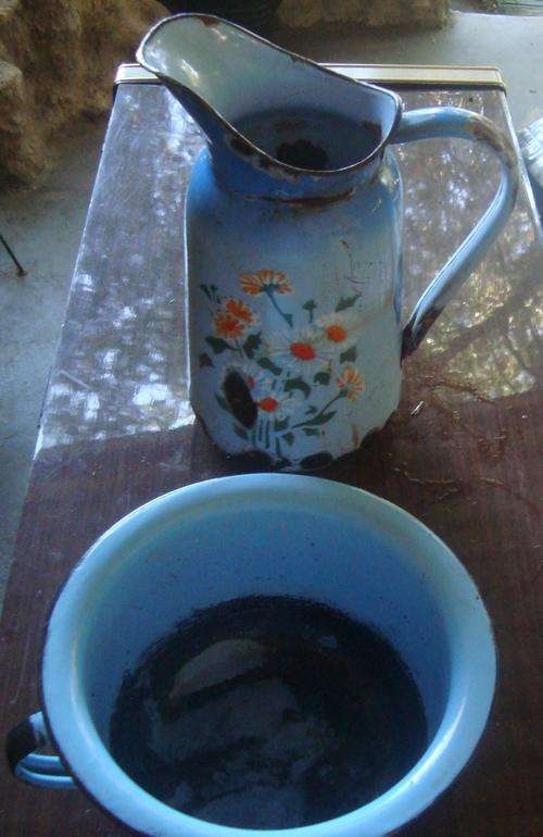 ENAMEL PITCHER AND CHAMBER