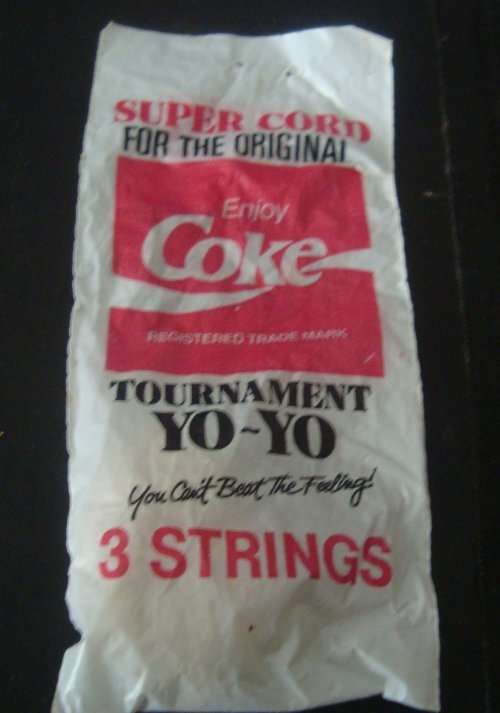 COCA COLA  YO-YO STRINGS