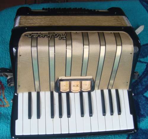 HOHNER  VM STUDENT ACCORDIAN