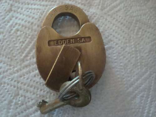 VINTAGE EDDEN SA  SAS -SAR BRASS PADLOCK   WITH 2 KEYS