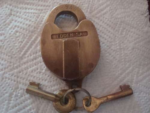 VINTAGE EDDEN SA  SAS -SAR BRASS PADLOCK   WITH 2 KEYS