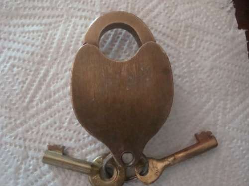 VINTAGE EDDEN SA  SAS -SAR BRASS PADLOCK   WITH 2 KEYS