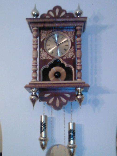 STUNNING!!! * *R1 N/R* * Hand Crafted Wall Clock! SOLID WOOD!!! **R1 N/R**