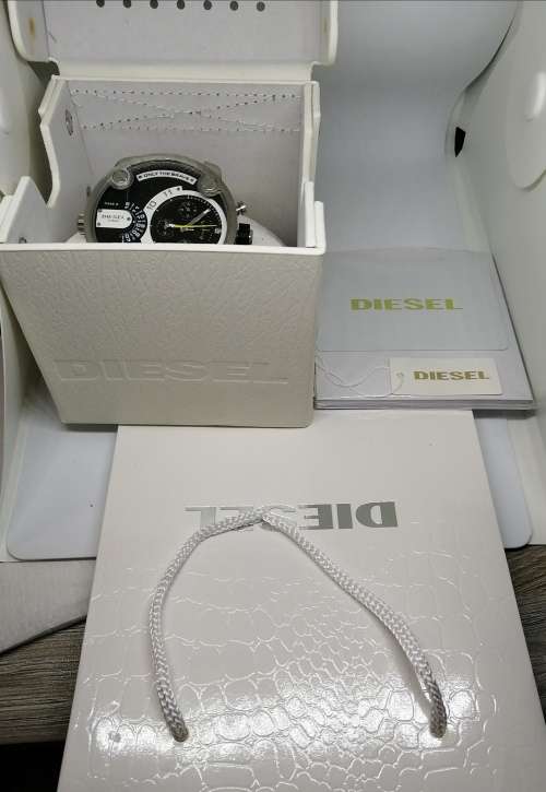 DIESEL LEATHER CHRONOGRAPH QUARTZ WATCH DZ7264