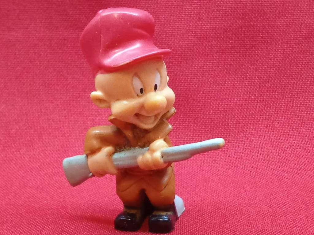 ORIGINAL 1995 WARNER BROS. ELMER FUDD FIGURINE