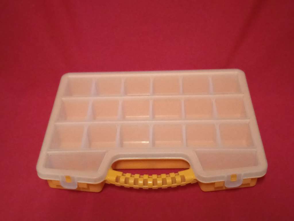 PLASTIC TOOLBOX