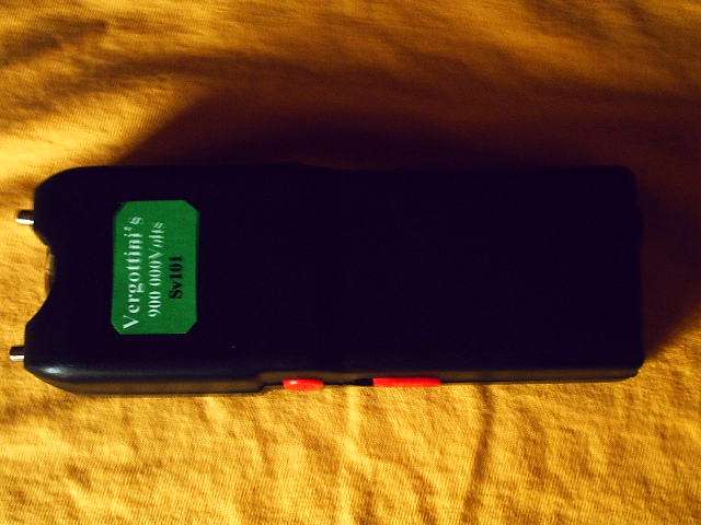 Stun Gun 900 000 Volts with Emergency Flash Light