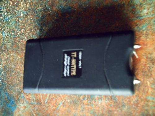 Small 1.8 Million Volt Stun Gun & Flash Light