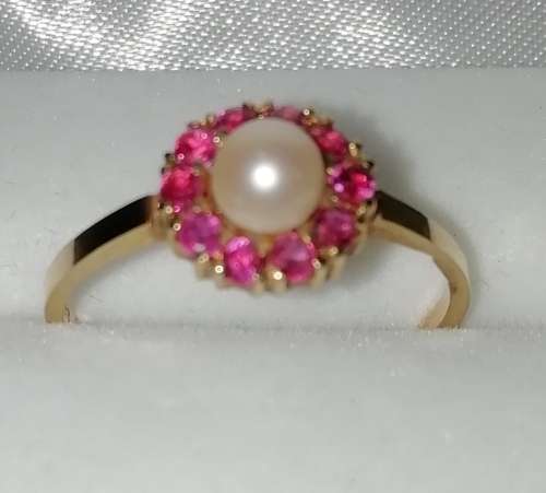 RUBY and PEARL ANTIQUE GOLD RING