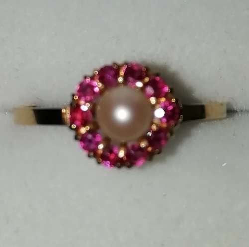 RUBY and PEARL ANTIQUE GOLD RING