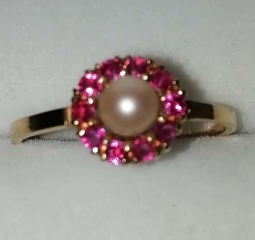 RUBY and PEARL ANTIQUE GOLD RING