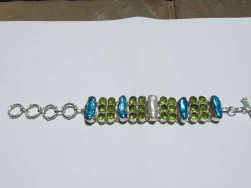 Fine Jewellery, Silver 925, White & Blue Biwa Pearls, Green Stones, L = 190mm, W = 23mm