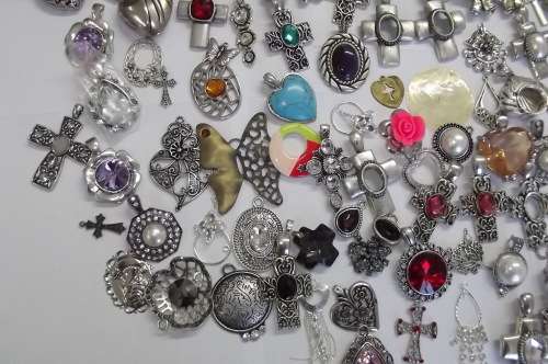 Fashion Jewellery, 1 Lot Pendants / Earrings, Good, Broken and Bruised