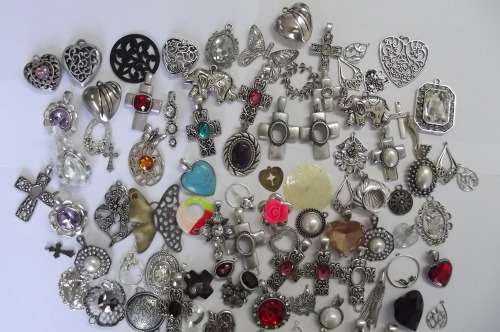Fashion Jewellery, 1 Lot Pendants / Earrings, Good, Broken and Bruised