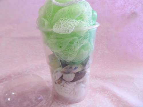 Mesh Bath Sponge Bath Salt Soap And Seashells, Green, 1 Set