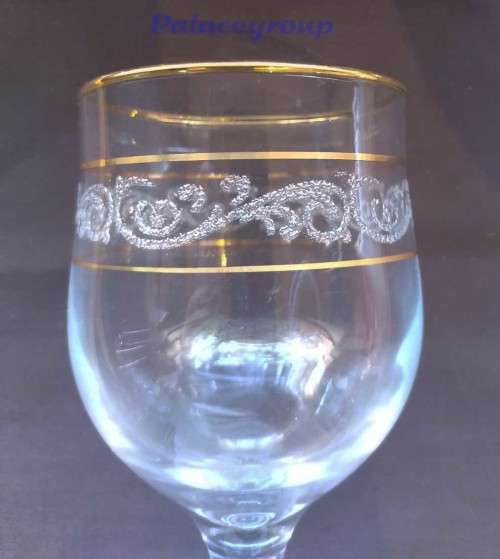 6 x Vintage Wine Glasses With Gold Trimings, Glasses In Excellent Cond. See Photos Below