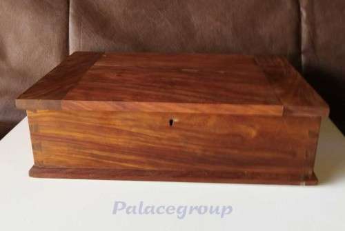 Vintage Imbuia Jewellary Kist / Box, 34cm x 23cm x 10cm. See Photos Below
