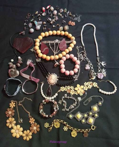 1 Lot Damaged / Bruised Jewellery Items, Weight - ±620gm, See Photo For More Info