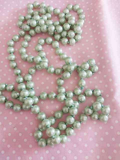 Perrine Necklace, Green Glass Pearls, 126cm, Glass Pearl Size 8mm, 1pc