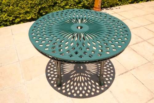 Cast Aluminium King Diamond Table (100cm Diameter)