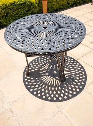 Cast Aluminium King Diamond Table (100cm Diameter)