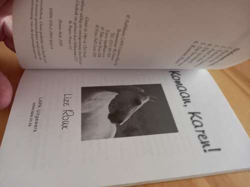 Stalmaats, Komaan, Karen deur Liz Roux