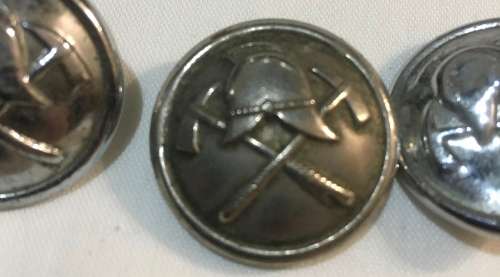 Fire brigade - helmet on crossed axes uniform button (set of 5)